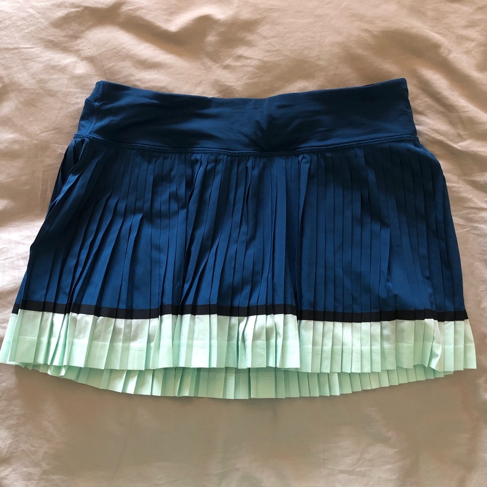Lululemon skort in blue. Size 6.